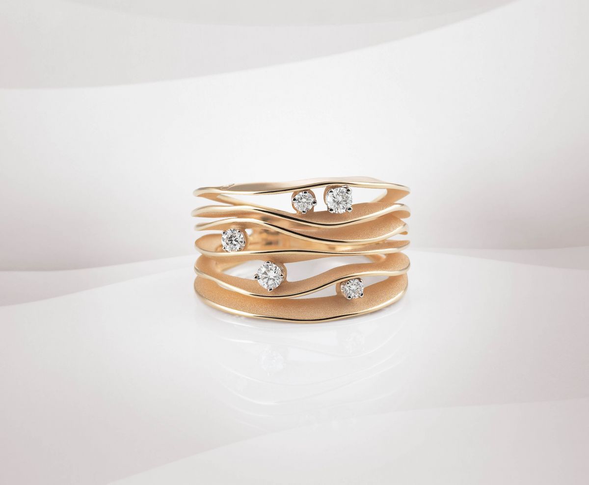 Simple Elegant Golden Diamond Women's Ring