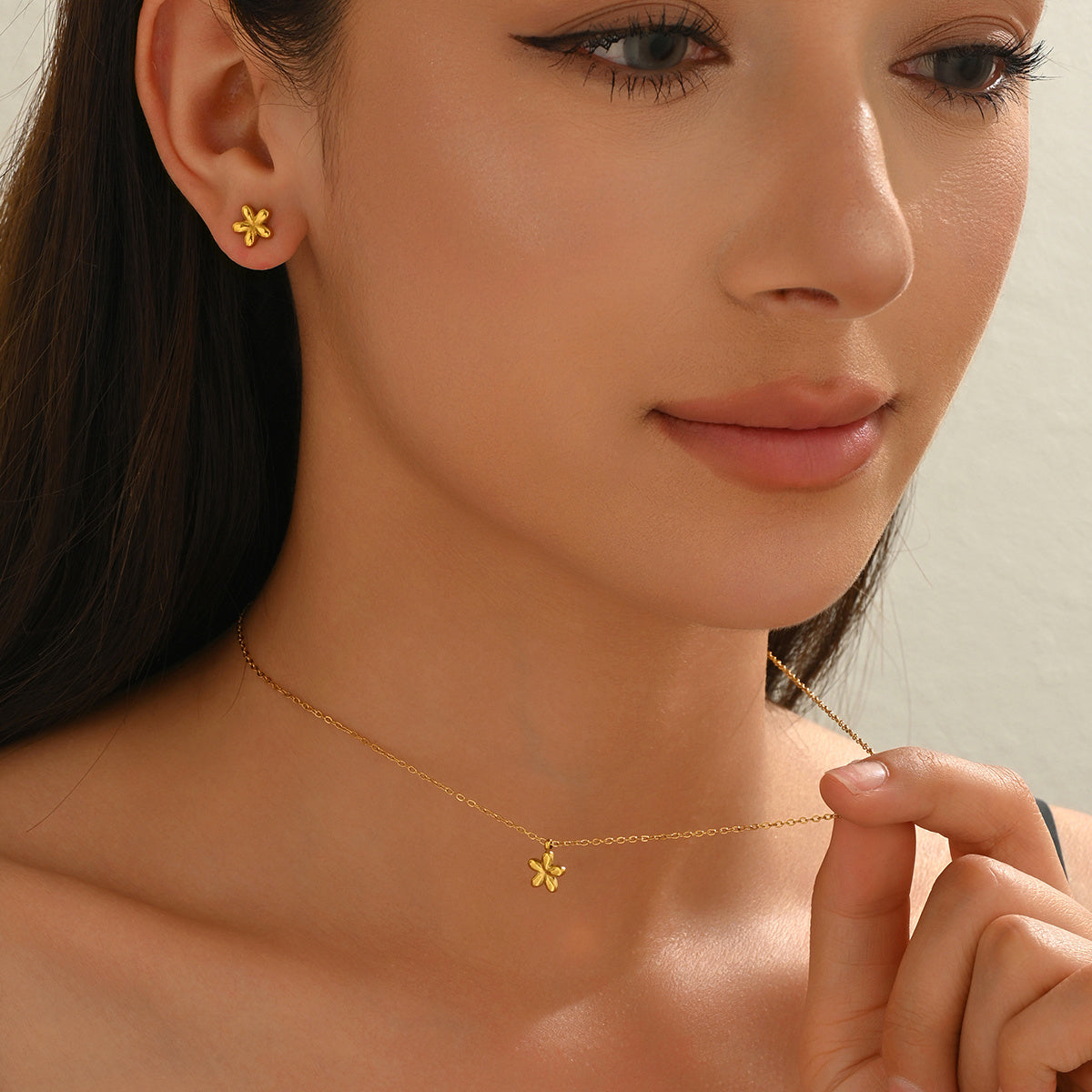 Lxalry 18K Gold Plated 5 Petal Floral Mirror Jewelry Set Hypoallergenic Skin Safe Necklace Stud Earrings For Daily Date Night Never Fade Adjustable Luxury Gift