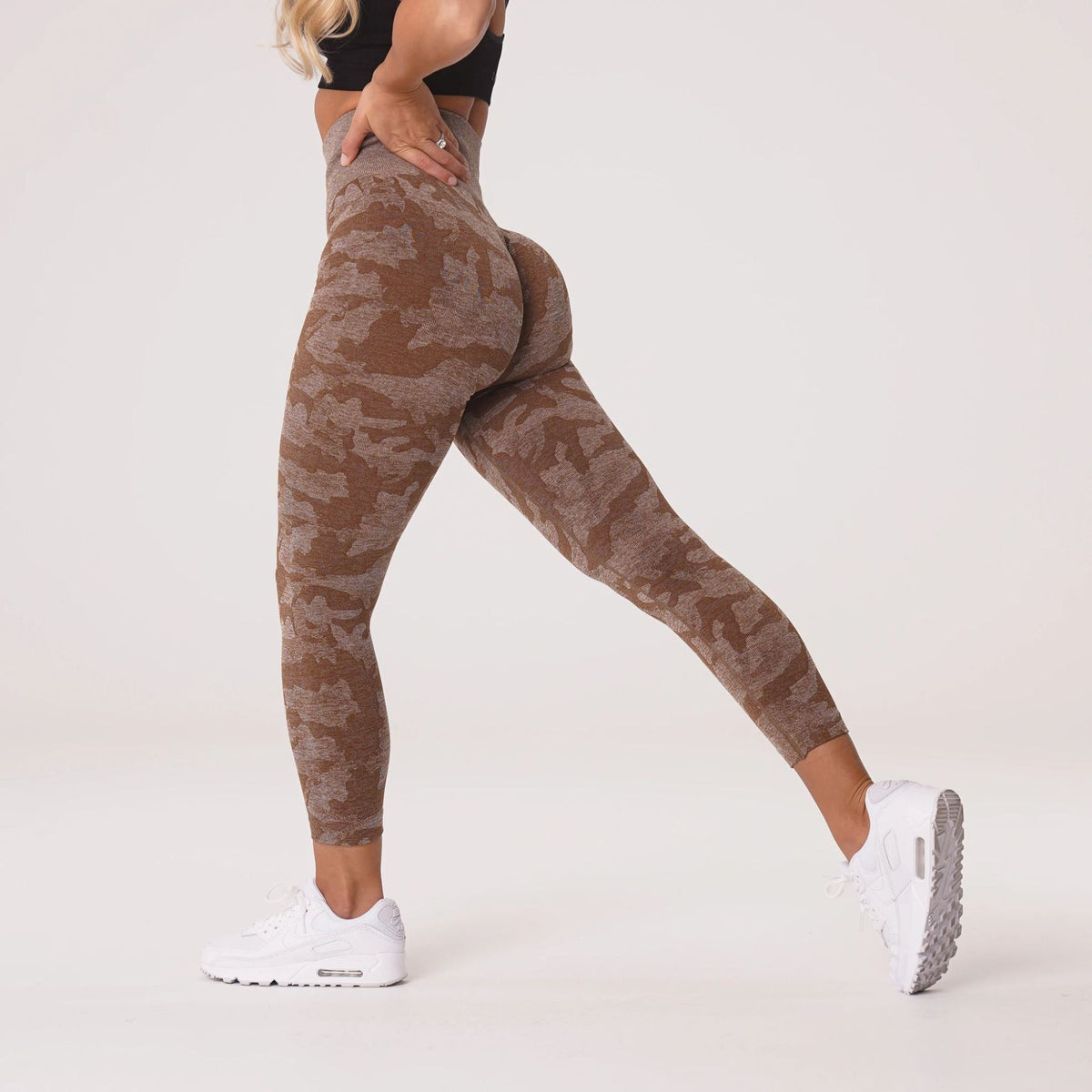 Fashion Snowflake Cropped Camouflage Jacquard Seamless Fitness Yoga Pants Brown