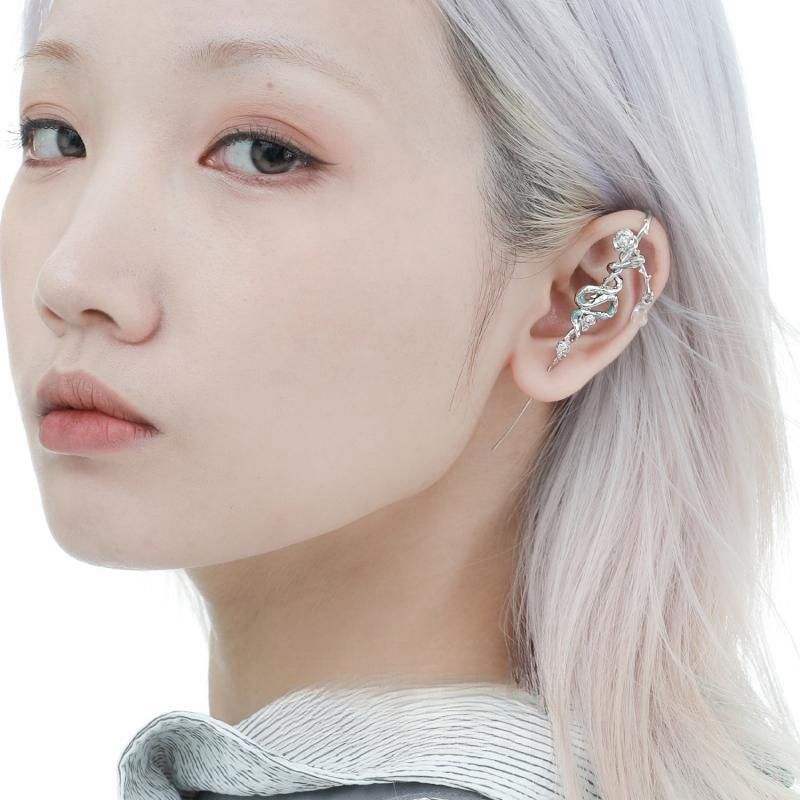 Exaggerated Ice-sealed Snake Ji Piercing Earrings Integrated Ice Blue Snake
