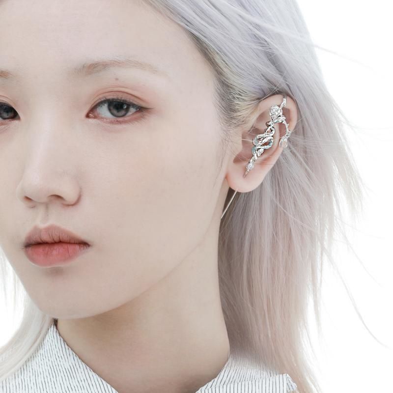 Exaggerated Ice-sealed Snake Ji Piercing Earrings Integrated Ice Blue Snake