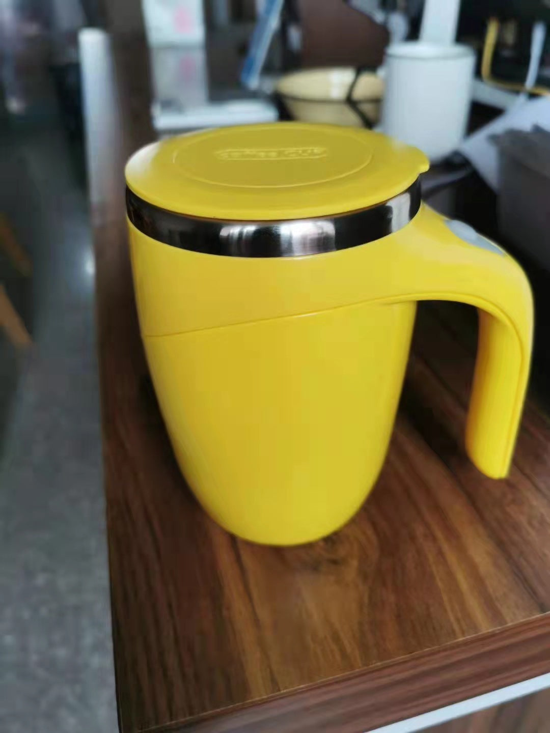 Lazy Man Magnetized Cup Coffee Cup Magnetic Fully Automatic Stirring Cup Yellow 380ML